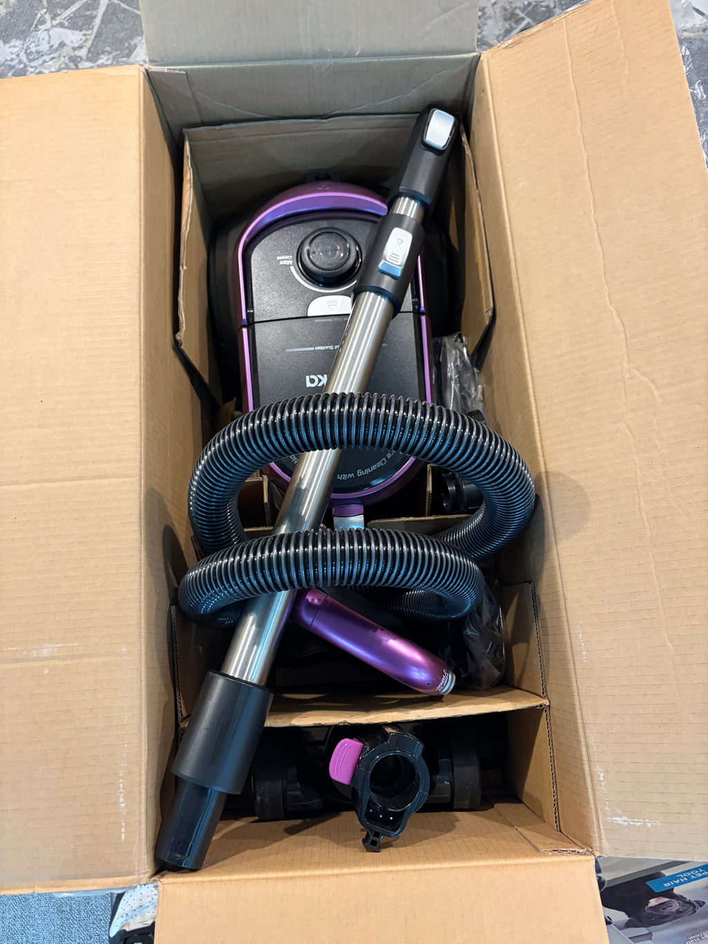 EUREKA CANISTER VACUUM