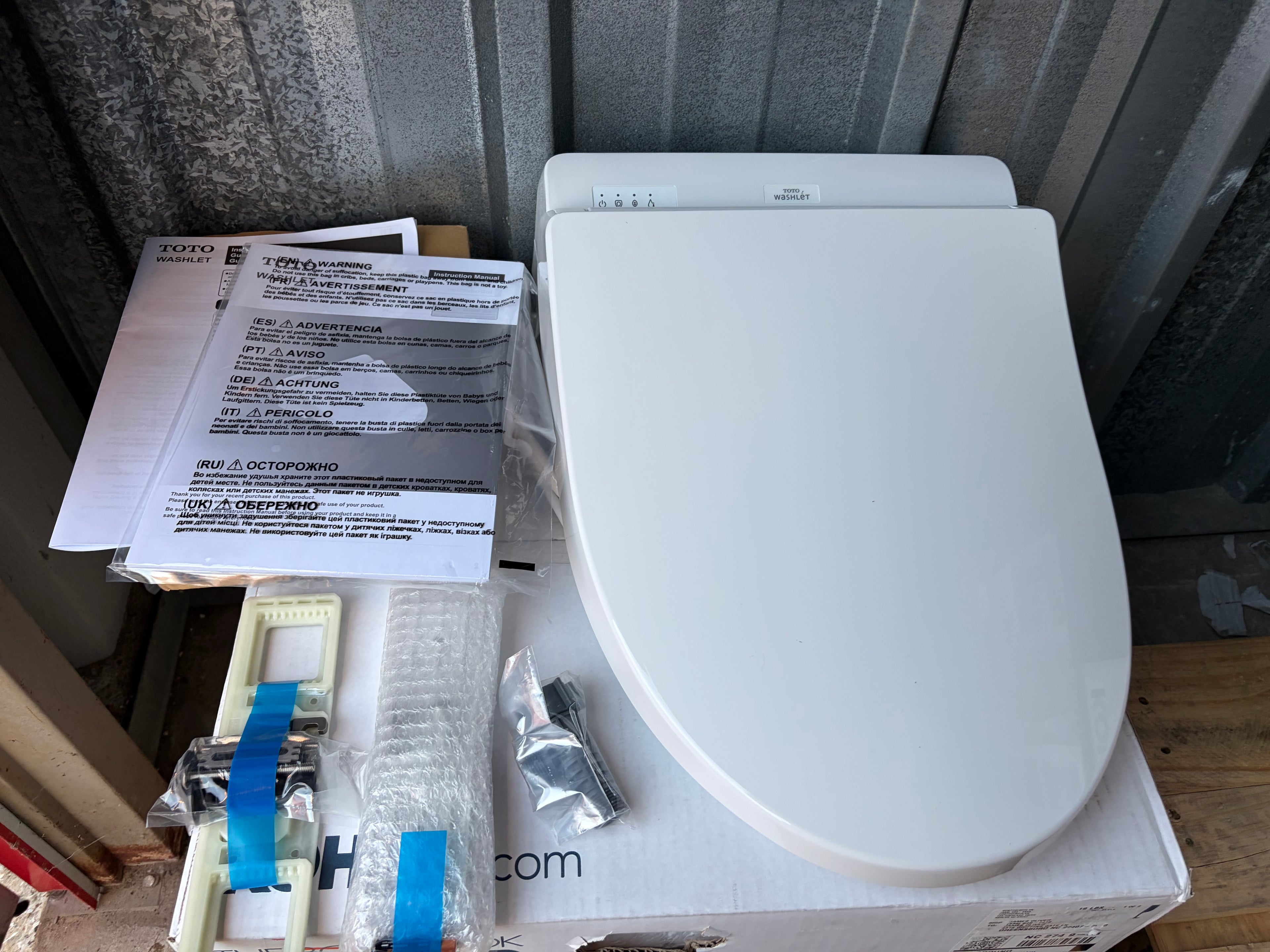(Open box -like new )TOTO Washlet Elongated Bidet Seat with SoftClose Lid